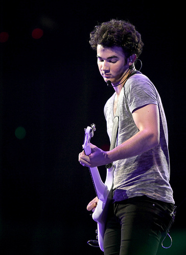 Ashley Tisdale World-Tour-2009-kevin-jonas-8164548-364-500