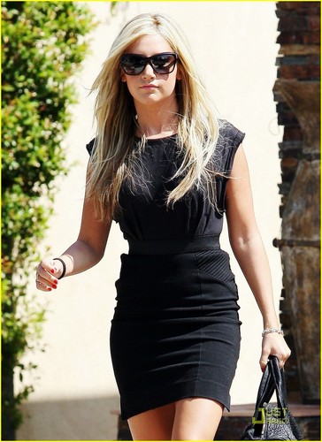 Ashley out and about in Los Angeles - September 19. 2009 Ashley-Tisdale-is-blonde-again-ashley-tisdale-8234217-364-500