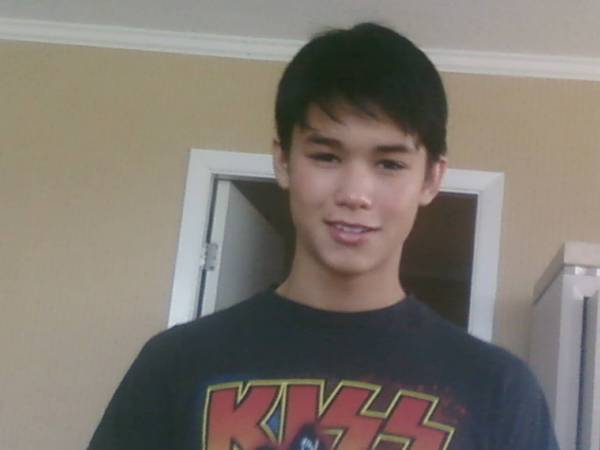 Boo Boo Stewart -  2 BooBoo-Stewart-Eclipse-hair-cut-twilight-series-8227087-600-450