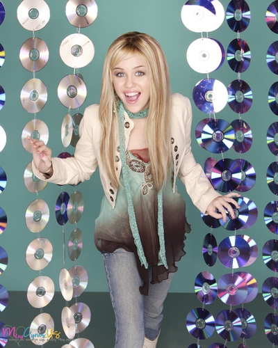 hannah montana season 1 & 2 photoshoot  Hannah-Montana-Season-1-Promotional-Photos-HQ-3-miley-cyrus-8419971-400-500