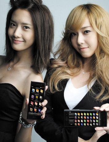 كل شئ عن االفرقة الكورية snsd LG-Chocolate-Phone-YoonA-Jessica-girls-generation-snsd-8404349-355-462