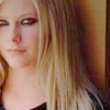 صور افريل لافين للمسن ((روووعه )) Avril-avril-lavigne-8508129-100-100