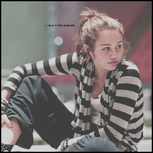 صور متنوعة لمايلي Miley-Cyrus-miley-cyrus-8520995-500-500