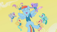 Rainbow Shine imagens 201px-Rainbow_Dash_Singing_Her_Heart_Out_S1E11