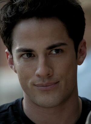 Uloga: Tyler Lockwood 300px-301VampireDiaries0438