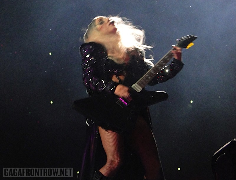 Gira >> Born This Way Ball Tour  - Página 14 The_Born_This_Way_Ball_Tour_Electric_Chapel_005