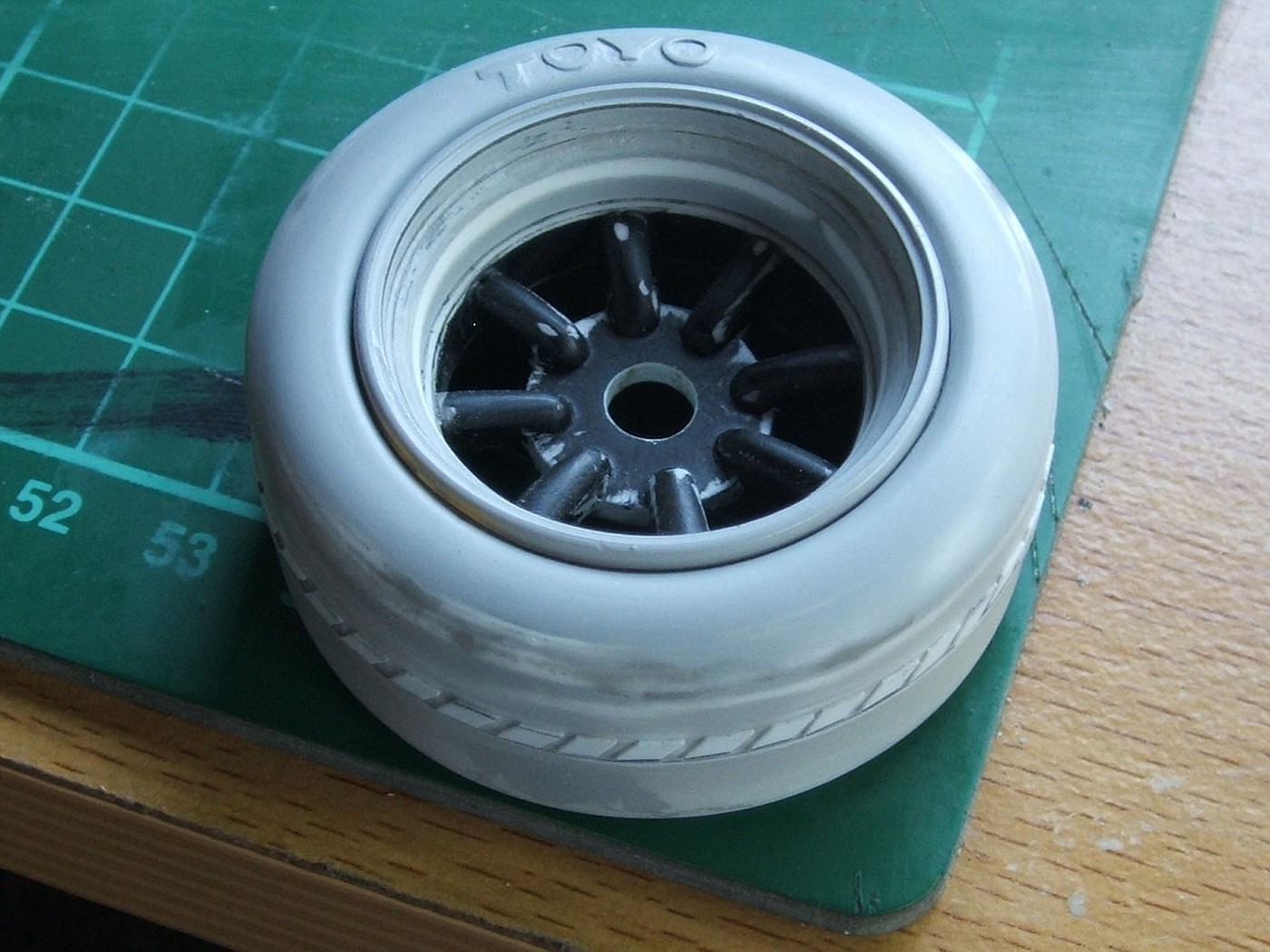 1/12 Tamiya Datto 240ZG with "options" Tread001-vi