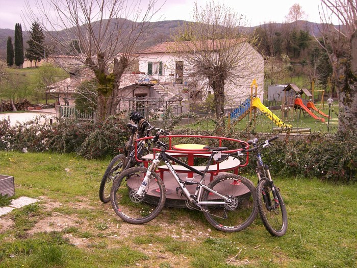 Domenica 18/04 - " Simbruini - Monte Autore - Fosso Fiolo" con l'MTBikeCassino - Pagina 8 CIMG7400-vi