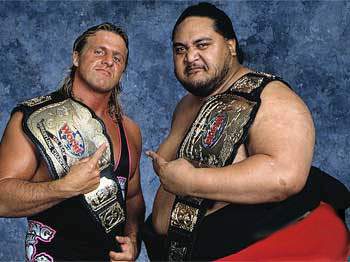 Qui est cette superstar ? - Page 3 Owen_Hart_%26_Yokozuna