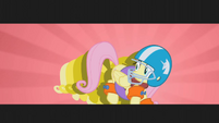 Terceira temporada 100% confirmada com 50% de episodios - Página 2 201px-Fluttershy_ready_to_get_the_dragon_S1E7