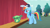 Imagens do Tank 201px-Rainbow_Dash_talking_to_Tank_S2E07