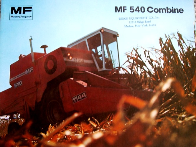 Massey-Ferguson : Moissonneuses Batteuses  410 - 510 - 207 - 507 ... - Page 2 MF_540_combine_brochure_-_1979