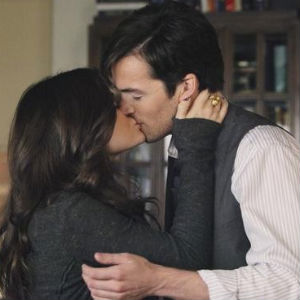 I knew you were trouble when you said I was your Superstar - Página 14 Pll-ezria-kiss