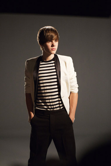 مكتبة صور جاستن بيبر (الجزء الاول) Justin-Bieber-at-the-2010-VMA-promo-shoot-justin-bieber-14794104-380-570
