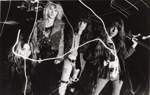 Tus fotos favoritas de los dioses del rock, o algo - Página 14 L7-female-rock-musicians-14819760-500-318
