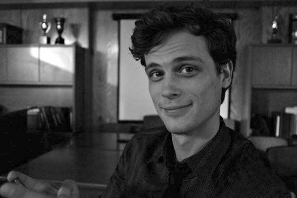 Kedvenc képeink MGG-ről - Page 2 Matthew-Gray-Gubler-criminal-minds-14856074-600-401