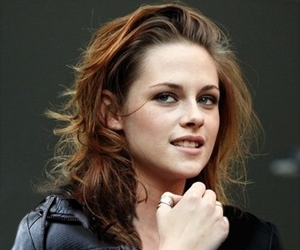 Kristen Stewart - Pagina 8 Kristen-kristen-stewart-14921111-300-250