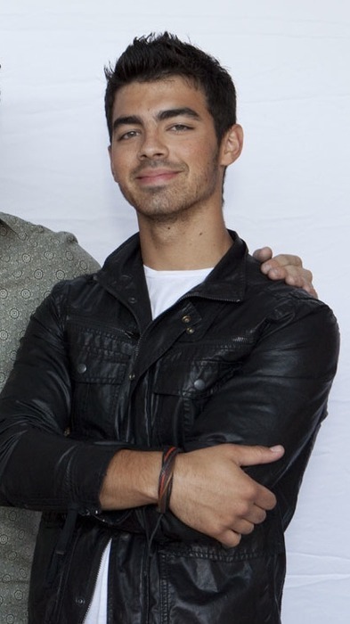 Team Fan: Joe Jonas - Página 2 Chula-Vista-9-16-joe-jonas-15625753-393-700