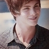 Llamas al teléfono de Noel. Logan-L-logan-lerman-15768473-100-100