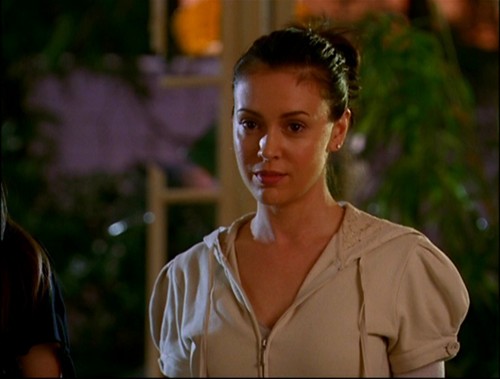 Галерия на Фийби - Page 11 Forever-Charmed-alyssa-milano-15846436-500-379