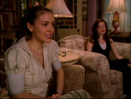 Сезон Осми - Page 2 Forever-Charmed-alyssa-milano-15846616-500-379