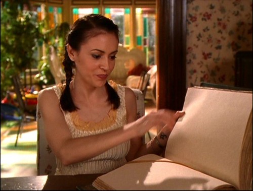 Галерия на Фийби - Page 10 Forever-Charmed-alyssa-milano-15847203-500-379