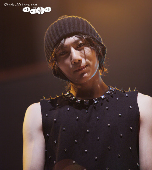 (¯`·.¸¸.- نآآد ـي فرقة B2ST -.¸¸.·´¯)  Hyunseung-beast-b2st-16034851-500-561