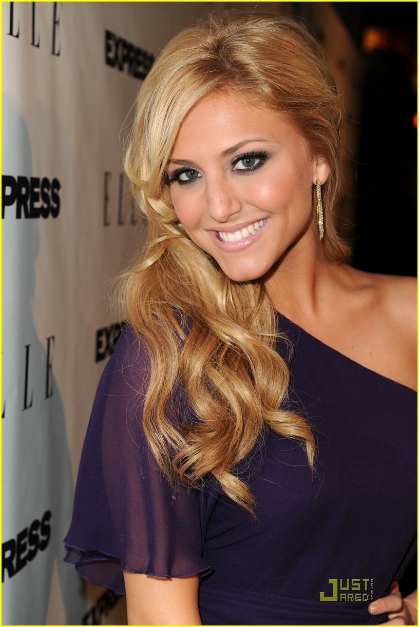 Casey´s Cassie-Scerbo-Vivid-in-Violet-cassie-scerbo-16209557-816-1222