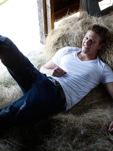 Герои на магьосниците Zach-Roerig-Seventeen-Magazine-matt-donovan-16277552-375-500