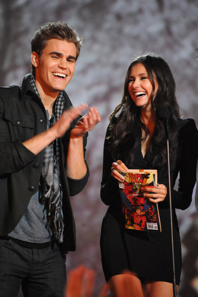 Elenos foto - Page 2 Nina-Scream-Awards-2010-nina-dobrev-16329222-400-600