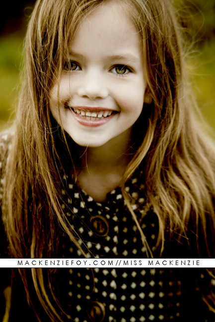 Mackenzie Foy [Renesmee] Renesmee-Cullen-jacob-black-and-renesmee-cullen-17044510-433-650