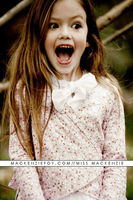 Mackenzie Foy [Renesmee] Renesmee-Cullen-jacob-black-and-renesmee-cullen-17044524-433-650