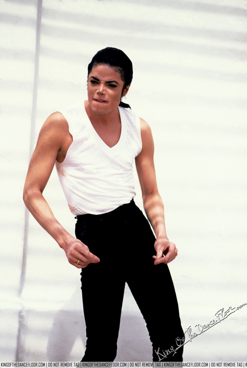 Sessão especial - In The Closed In-The-Closet-michael-jackson-17160012-859-1280