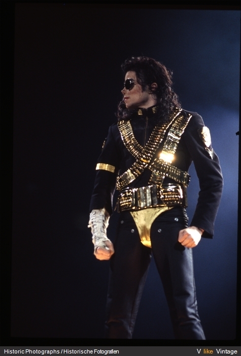 Dangerous tour - Page 5 23-09-1993-in-Istanbul-michael-jackson-17428429-475-700