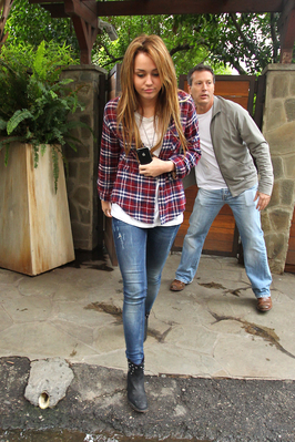 At A Recording Studio In Beverly Hills (November 19th, 2010) At-A-Recording-Studio-In-Beverly-Hills-November-19th-2010-miley-cyrus-17507161-266-399