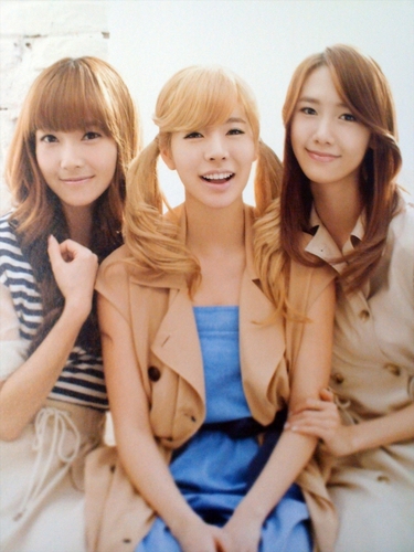 تسريحات كوريه Jessica-sunny-yoona-Girls-Generation-Calendar-2011-girls-generation-snsd-17686709-375-500