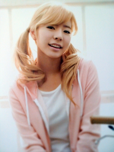 صور لسنسد واتحدى اذا قدييمه - صفحة 2 Sunny-Girls-Generation-Calendar-2011-girls-generation-snsd-17686743-375-500