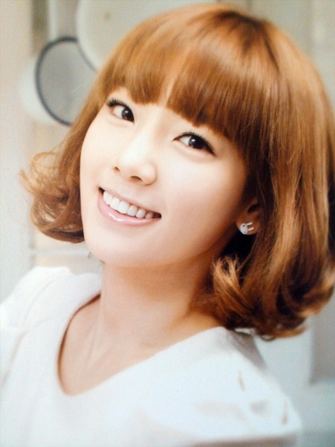 صور لسنسد واتحدى اذا قدييمه - صفحة 2 Taeyeon-Girls-Generation-Calendar-2011-girls-generation-snsd-17686679-375-500