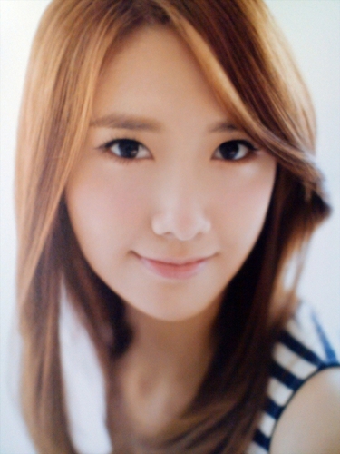 صور لسنسد واتحدى اذا قدييمه - صفحة 2 Yoona-Girls-Generation-Calendar-2011-girls-generation-snsd-17686761-375-500