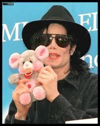 MICHAEL LA PERRUQUE- BODYGUARD God-MJ-had-the-same-teddy-bear-as-me-i-still-have-it-3-michael-jackson-17793903-200-252