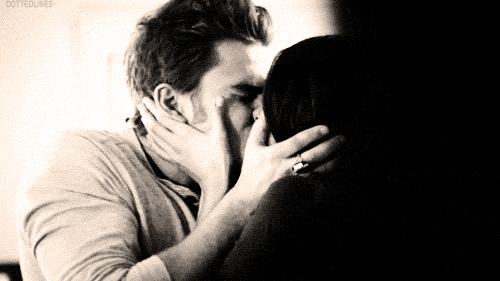 Elkészült avatarok & aláírások Stelena-2x11-kiss-elena-gilbert-17781202-500-281