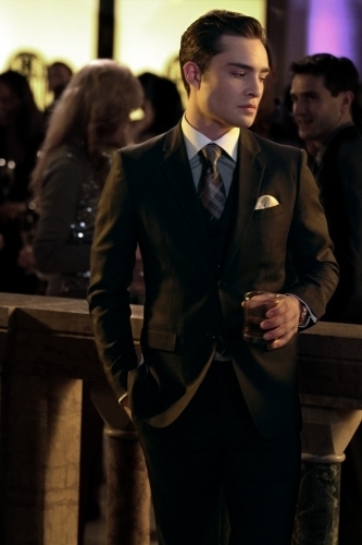 Imágenes Encadenadas... - Página 5 Chuck-Bass-4x13-gossip-girl-18370901-333-500