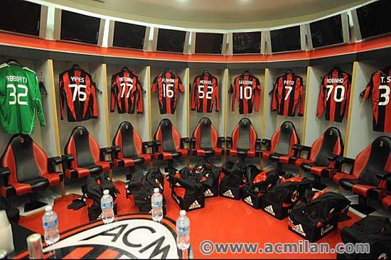 Intercambios AC MILAN Milan-Parma-Serie-A-TIM-2010-2011-ac-milan-19262837-550-366