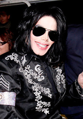 Michael Jackson This Is It This-Is-It-mjs-this-is-it-19268036-290-416