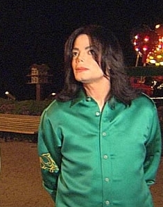 صور لملك الانسانية " متجدد باستمرار " - صفحة 3 We-miss-you-michael-jackson-19490993-235-298