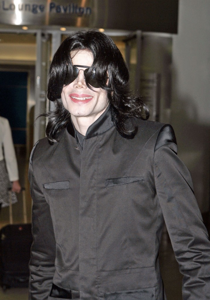 صور لملك الانسانية " متجدد باستمرار " - صفحة 3 We-miss-you-michael-jackson-19493163-717-1024