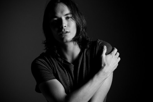 Ah Les Séries & Les Beaux Mecs =) - Page 2 Tyler-Blackburn-Caleb-pretty-little-liars-tv-show-19623881-640-426