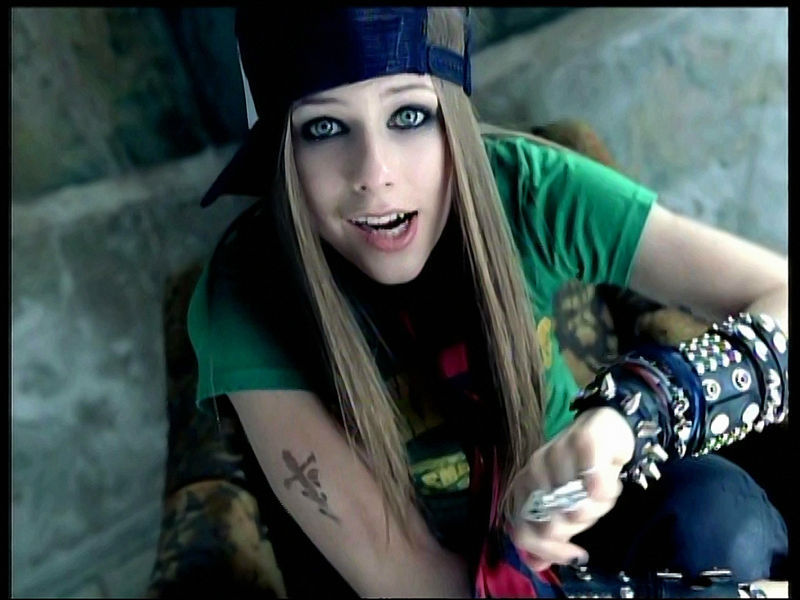 Otros artistas opinan sobre Avril Lavigne - Página 4 -Sk8er-Boi-Full-Music-Video-screencaps-HQ-avril-lavigne-19783457-800-600