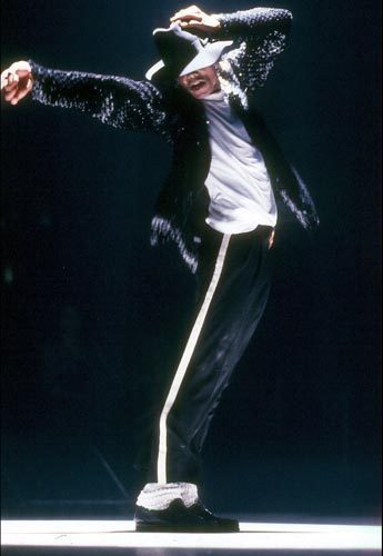 صور لملك الانسانية " متجدد باستمرار " - صفحة 4 MJ-the-KING-OF-POP-michael-jackson-19842997-345-500