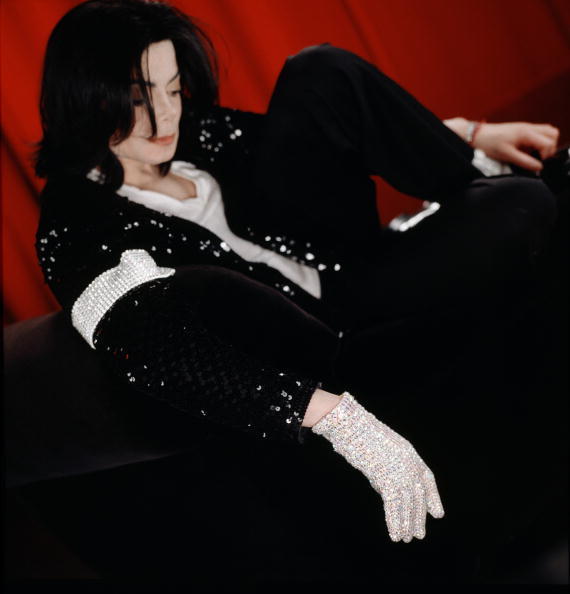 صور لملك الانسانية " متجدد باستمرار " - صفحة 4 MJ-the-KING-OF-POP-michael-jackson-19843000-570-594